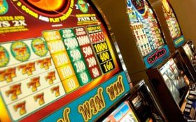 Pengalaman bermain sportsbook dan slot online lewat bandottoto di Indonesia